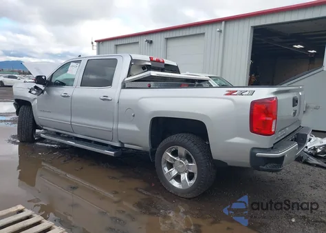 2018 Chevrolet Silverado 1500 2Lz z USA, uszkodzony, nr VIN 3GCUKSECXJG560132